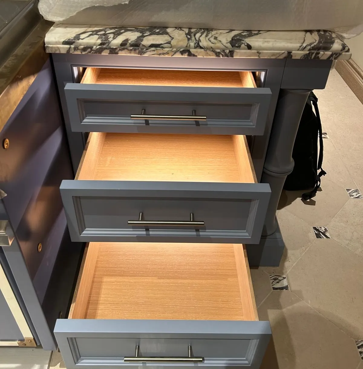 Oak-lined drawers in the painted base units